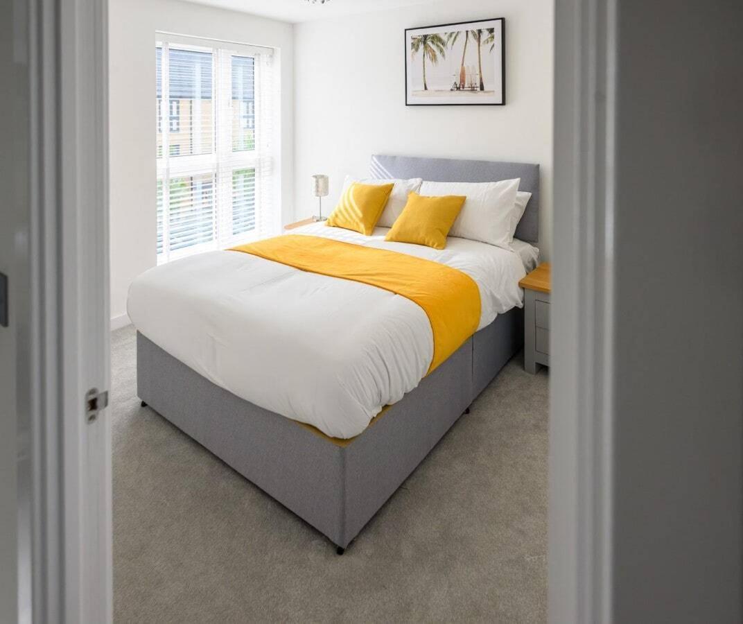 Luxury 5 Bedroom House With Parking Chatham  Room photo